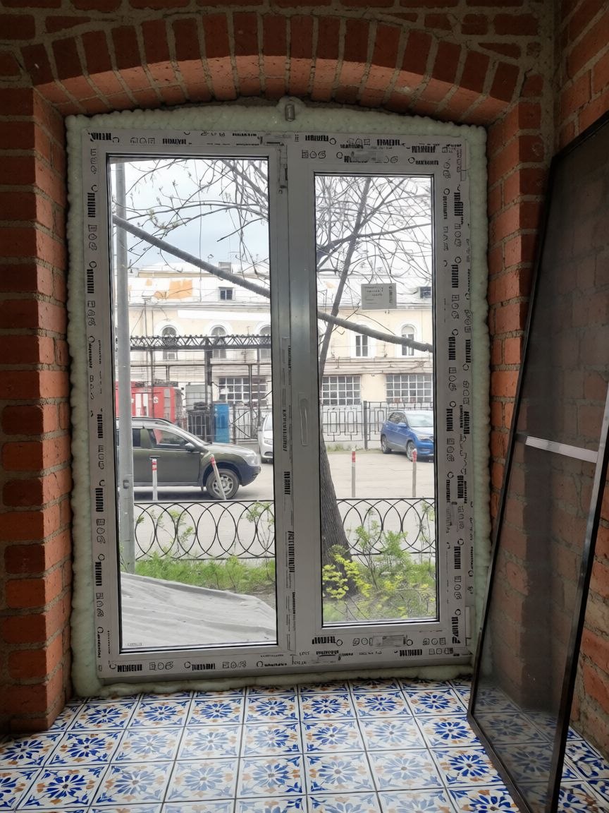 Установка пластикового окна в кирпичном доме
